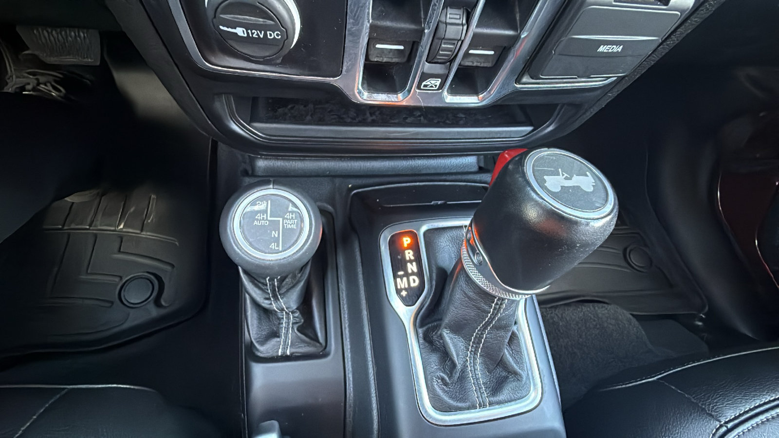 Used 2022 Jeep Wrangler Unlimited Sahara w/ Cold Weather Group AWD/4WD image 21