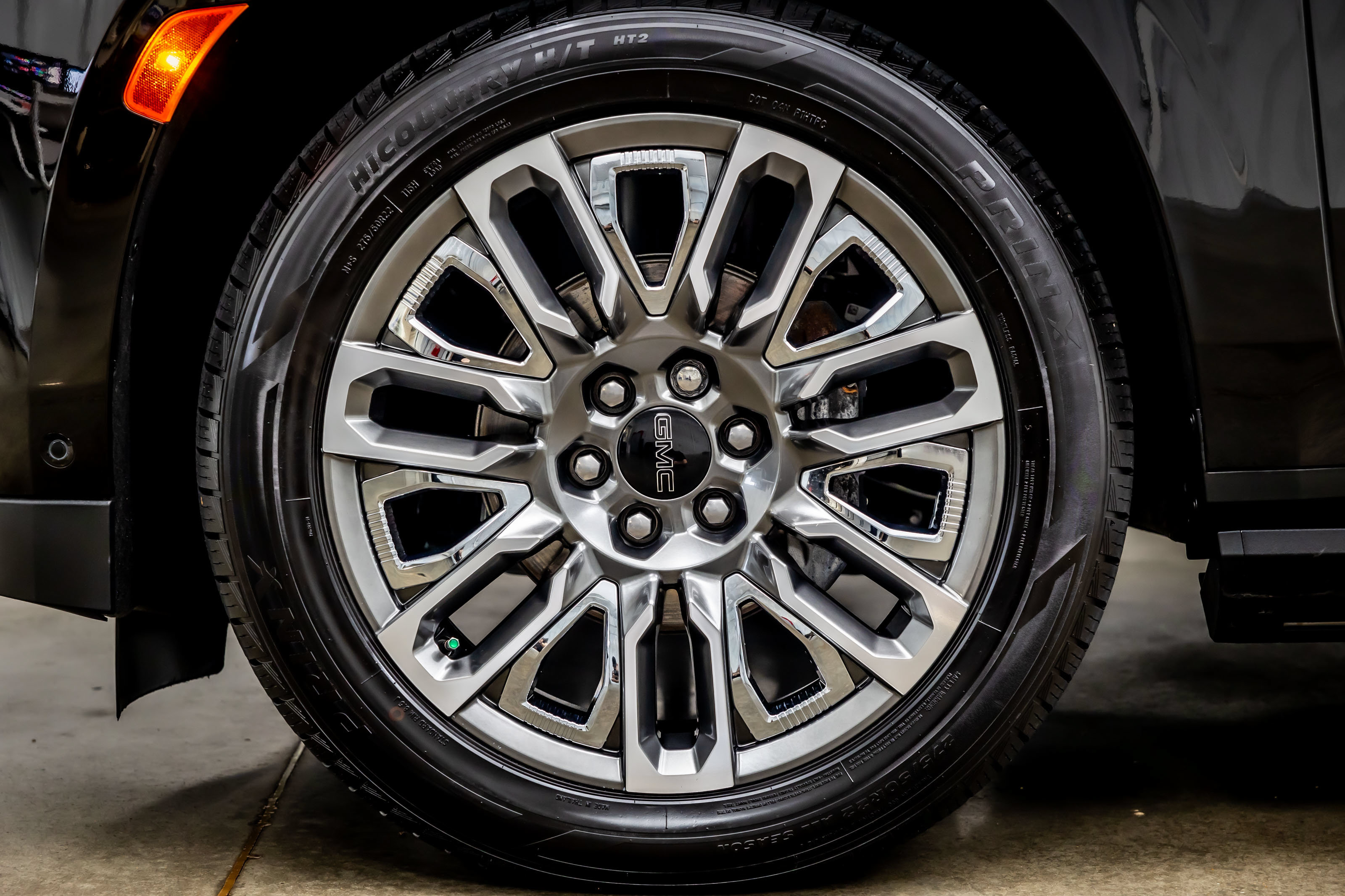 Used 2024 GMC Yukon Denali Ultimate AWD/4WD image 36