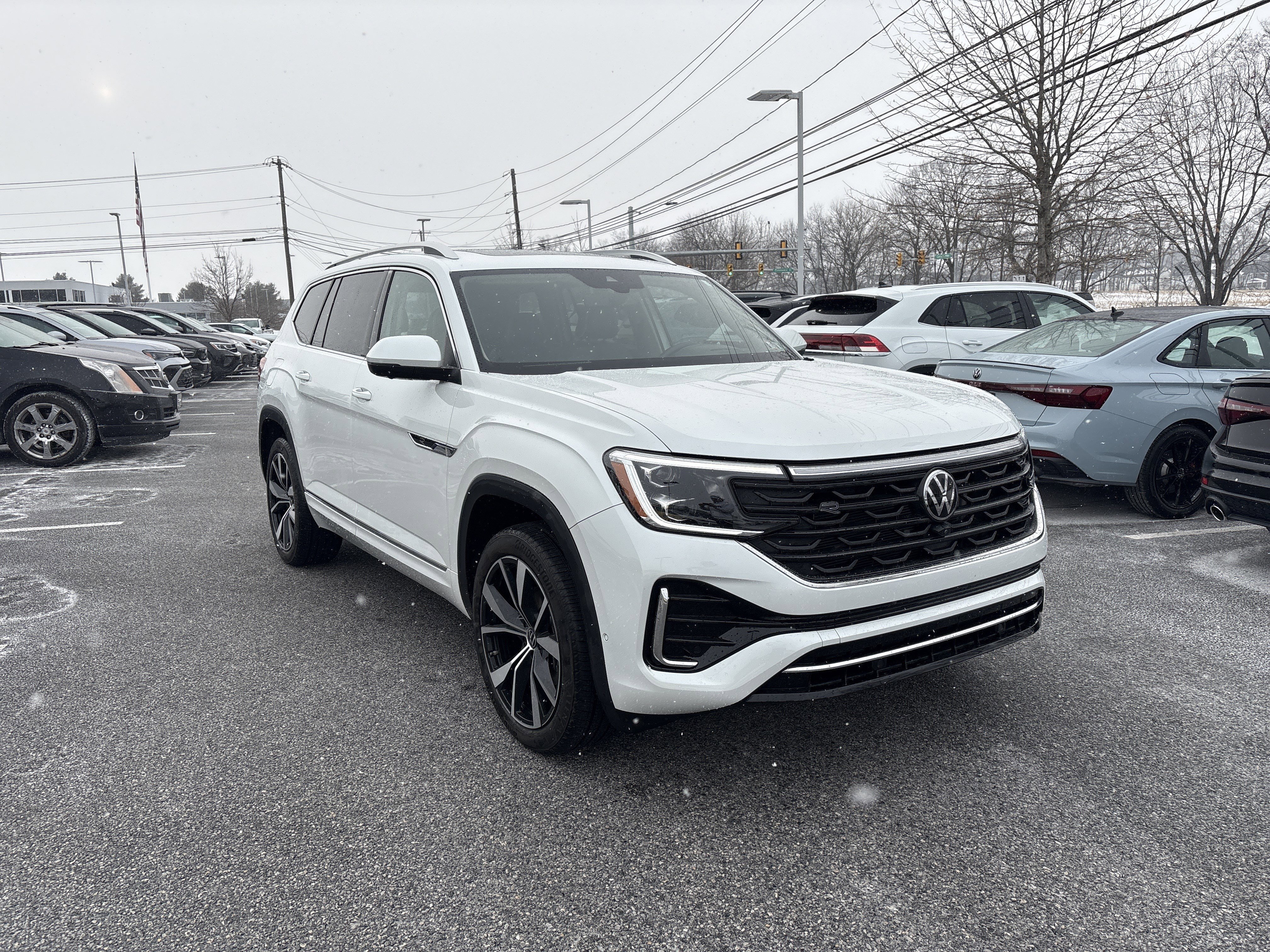 Certified 2024 Volkswagen Atlas SEL Premium R-Line image 3