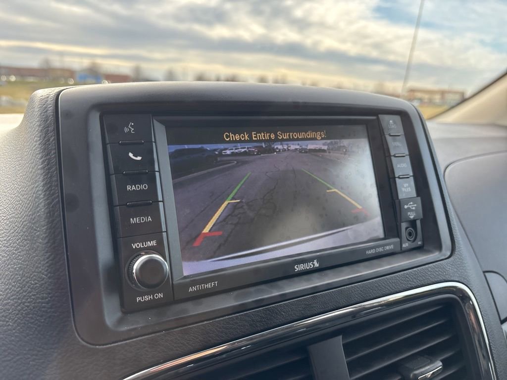 Used 2018 Dodge Grand Caravan SE w/ UConnect Hands-Free Group image 23