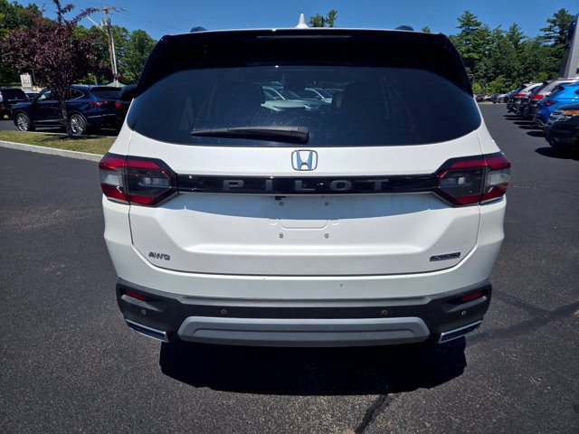 Used 2023 Honda Pilot Touring image 4