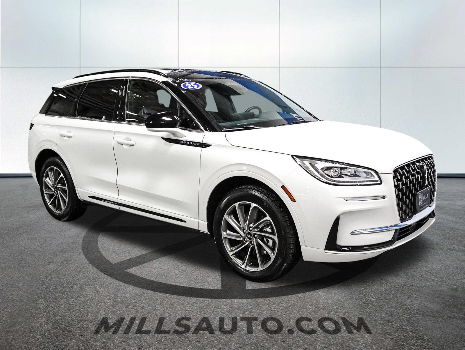 Used 2025 Lincoln Corsair Grand Touring image 10