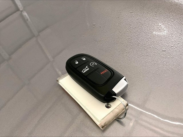 Used 2021 Jeep Cherokee Limited AWD/4WD image 10