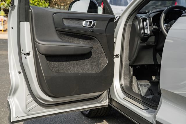 Used 2023 Volvo XC40 B5 Plus w/ Climate Package image 39