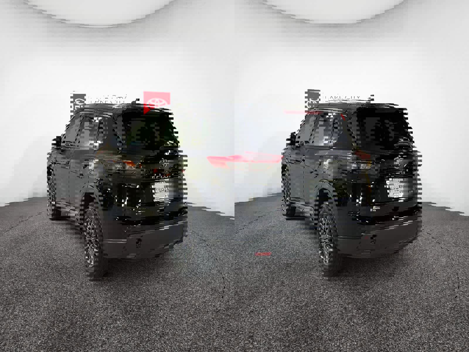 Used 2024 Nissan Rogue S image 4