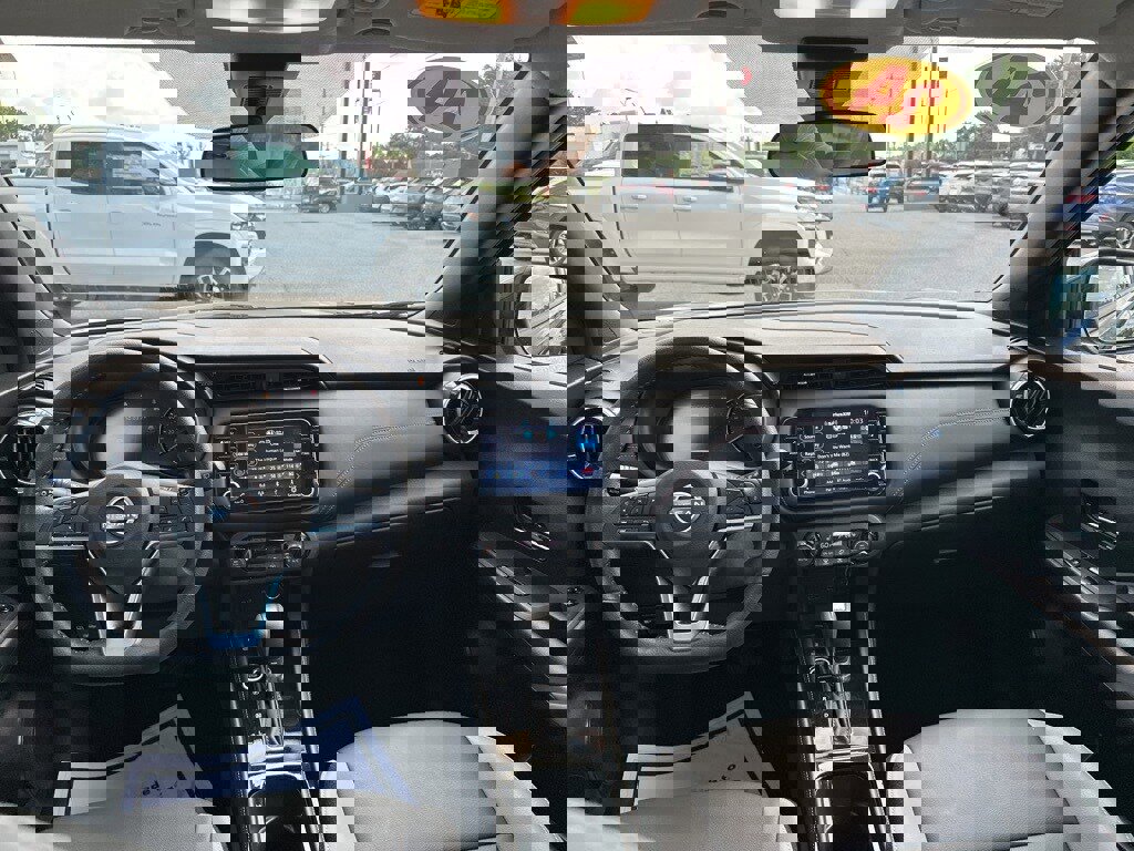 Used 2024 Nissan Kicks SR w/ SR Premium Package image 2