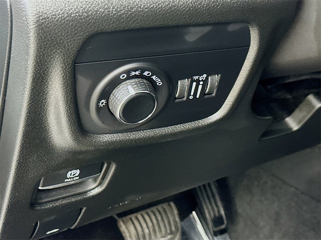 Used 2022 Jeep Grand Cherokee Altitude image 16