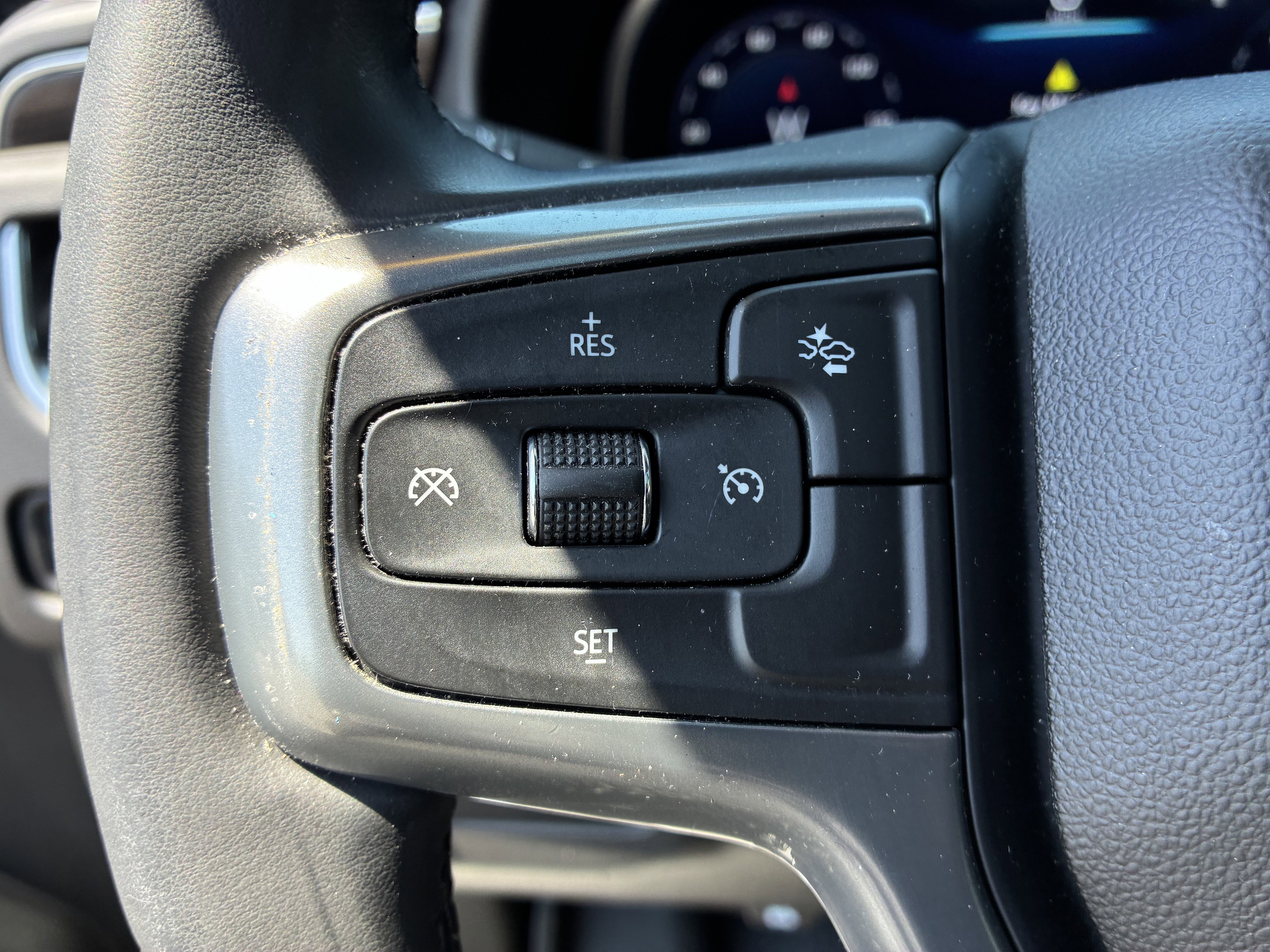 Used 2023 Chevrolet Suburban LT RWD image 31