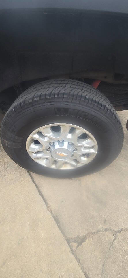 Used 2024 Chevrolet Silverado 2500 LT image 10