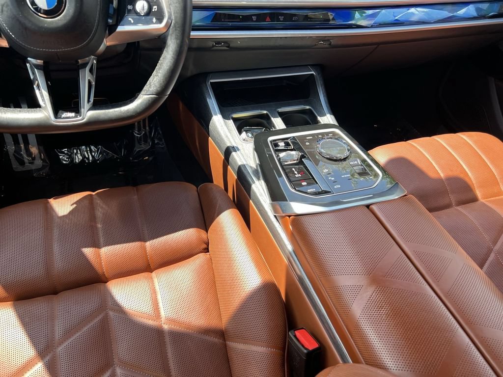 Used 2024 BMW 760i xDrive w/ Premium Package 2 AWD/4WD image 22