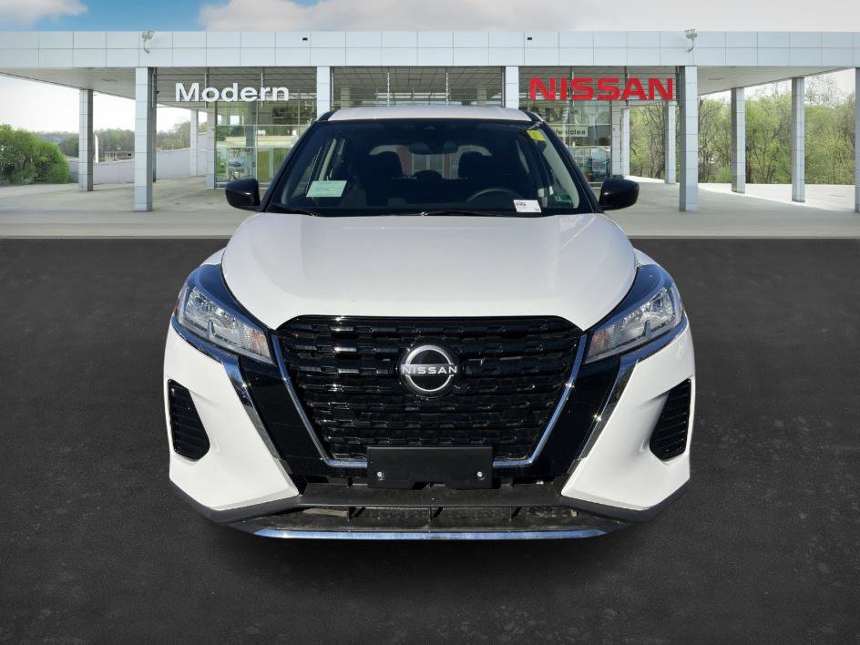 New 2025 Nissan Kicks Play S image 2