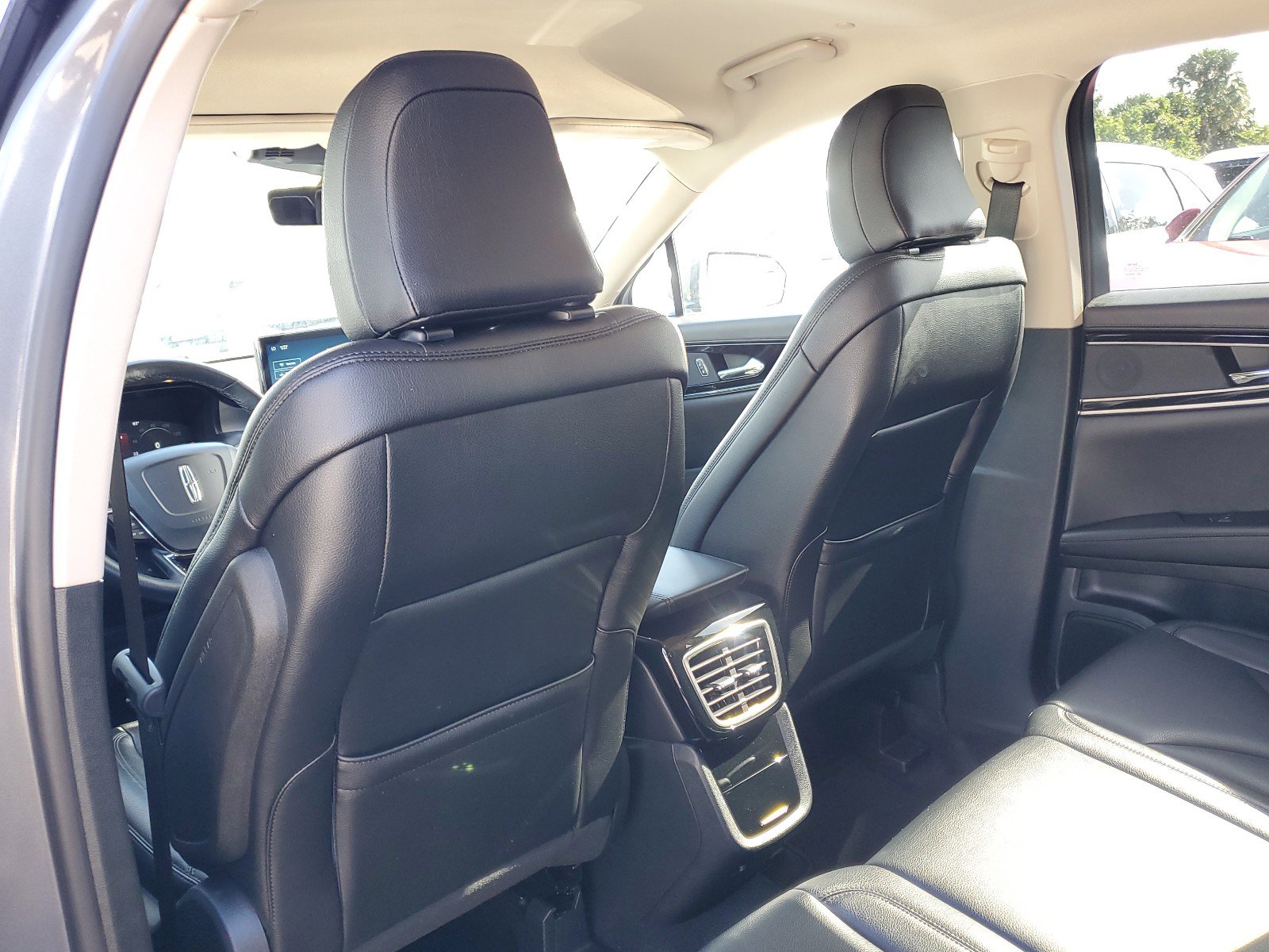 Used 2023 Lincoln Nautilus AWD image 10