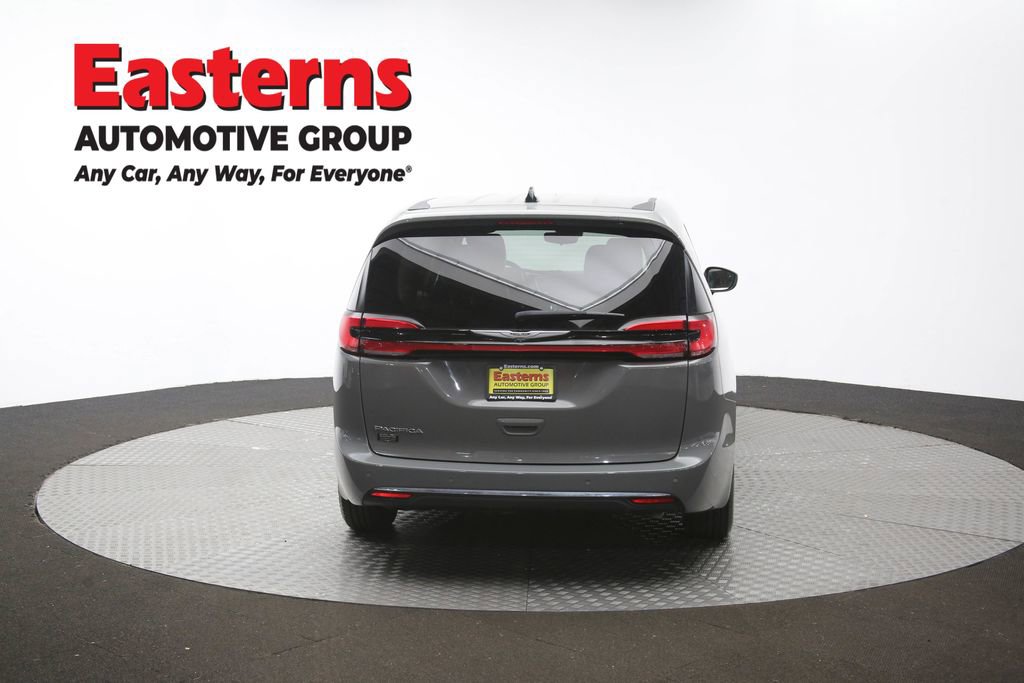 Used 2023 Chrysler Pacifica Touring-L FWD image 38