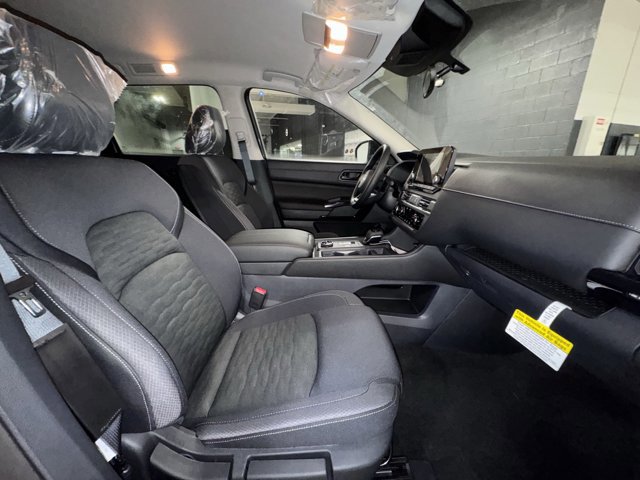 New 2025 Nissan Pathfinder S image 8