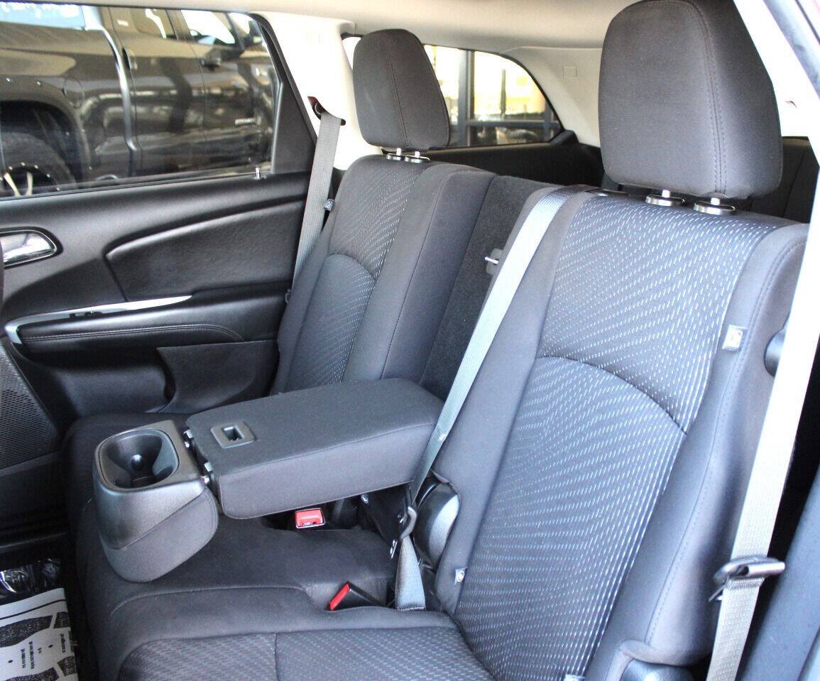 Used 2018 Dodge Journey SE w/ Popular Equipment Group FWD image 16