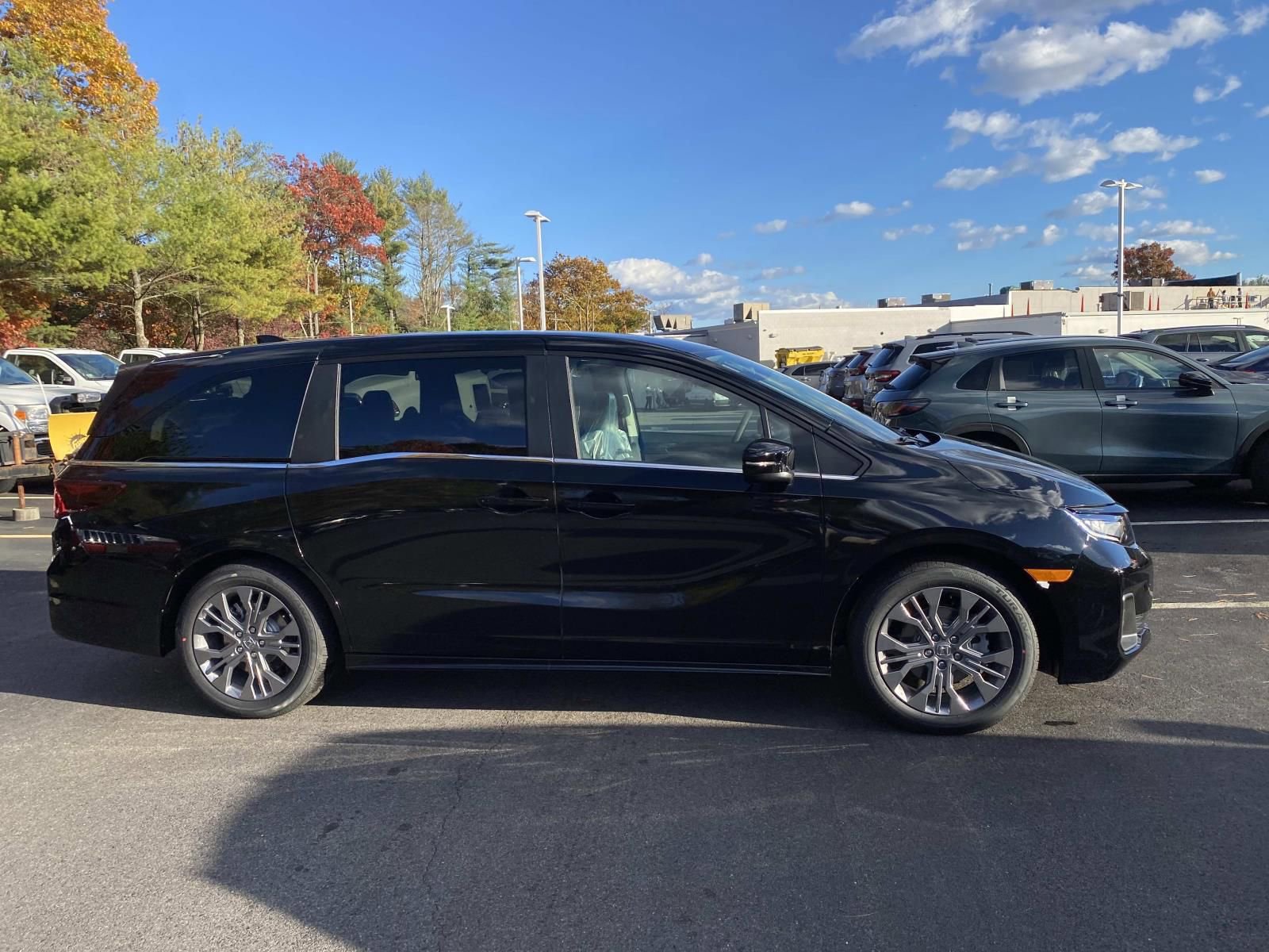 New 2026 Honda Odyssey Touring image 2