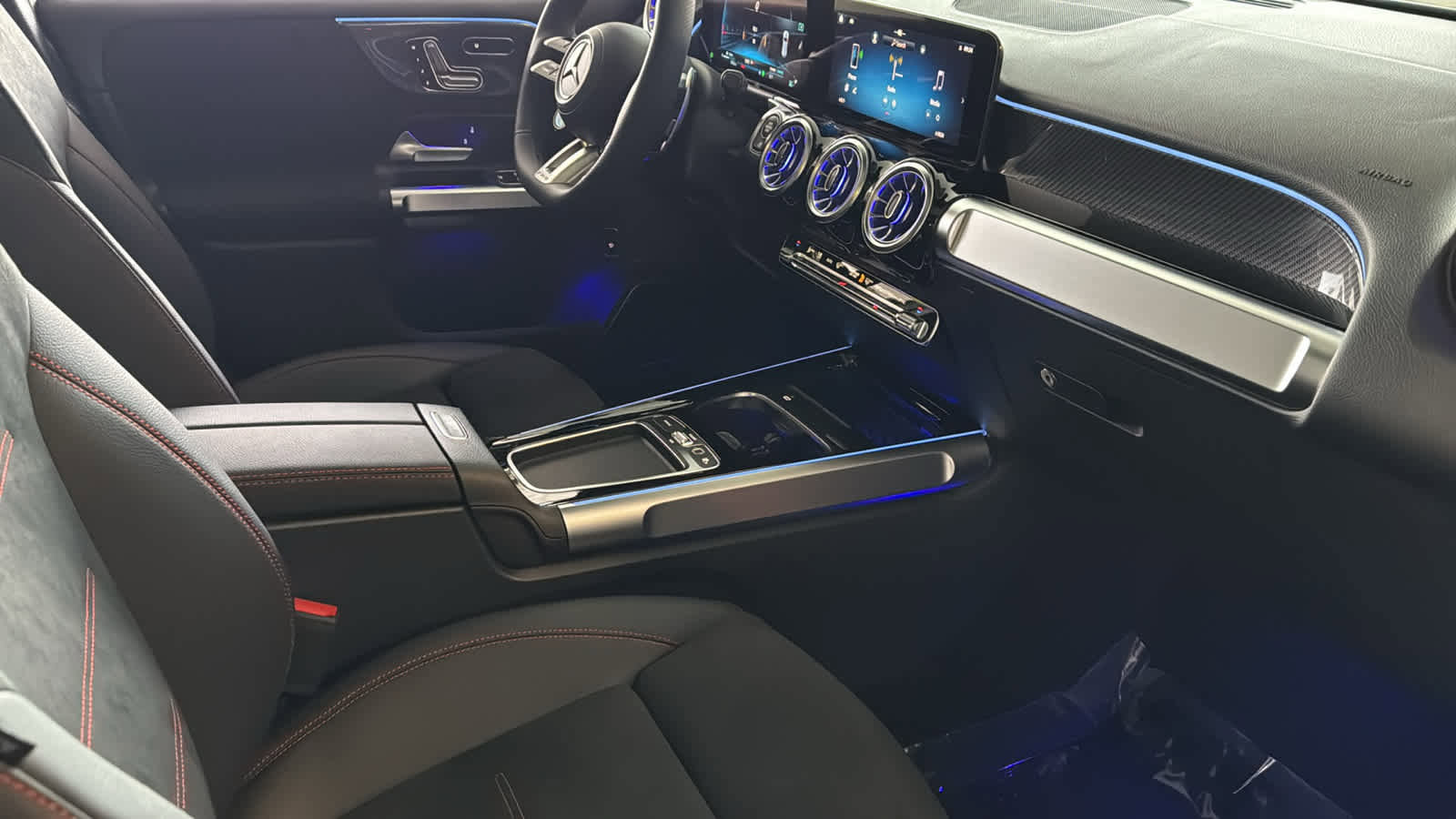 New 2026 Mercedes-Benz GLB 35 AMG 4MATIC image 36