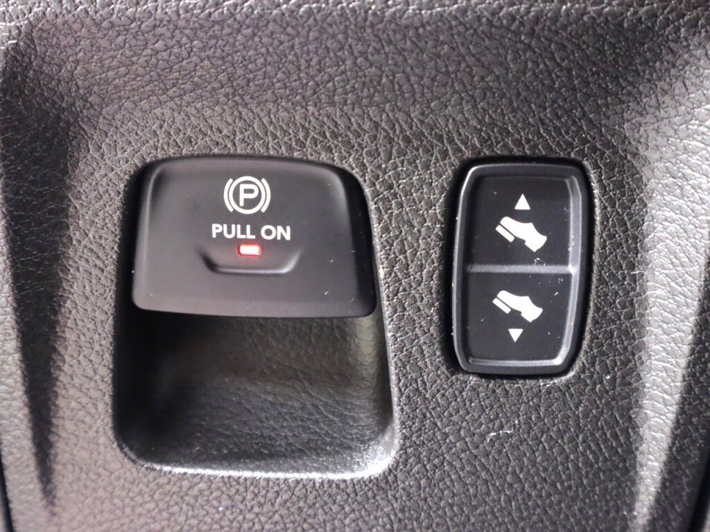 Used 2022 RAM 1500 Laramie AWD/4WD image 11