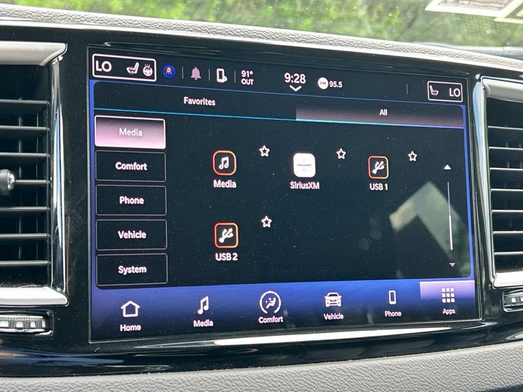 Used 2023 Chrysler Pacifica Touring-L FWD image 33