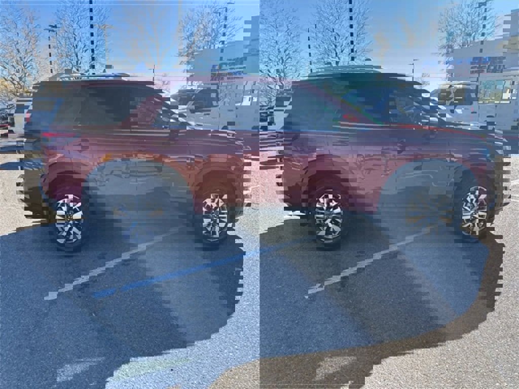 Used 2022 Nissan Pathfinder SL image 2