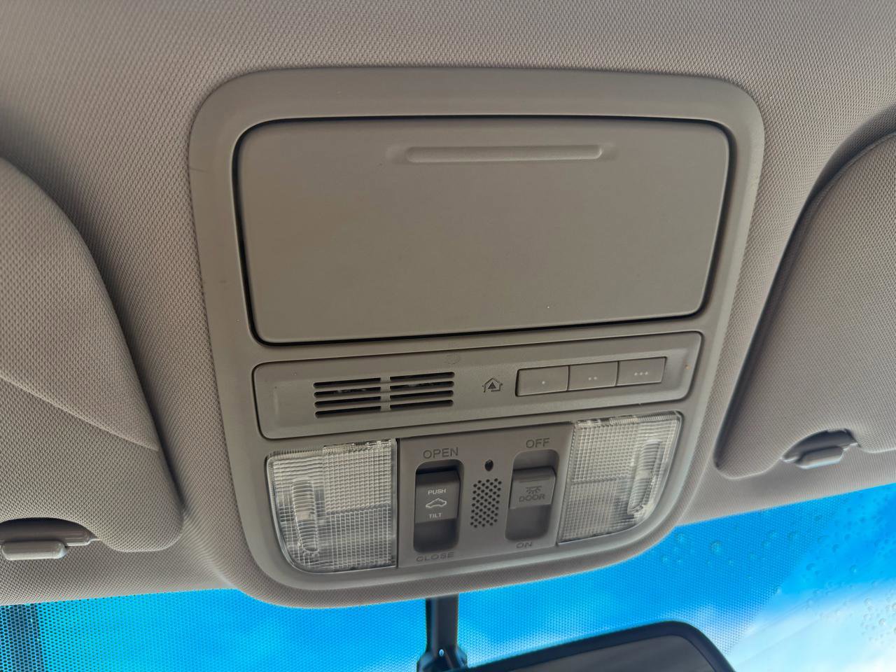 Used 2012 Honda Odyssey Touring Elite image 11