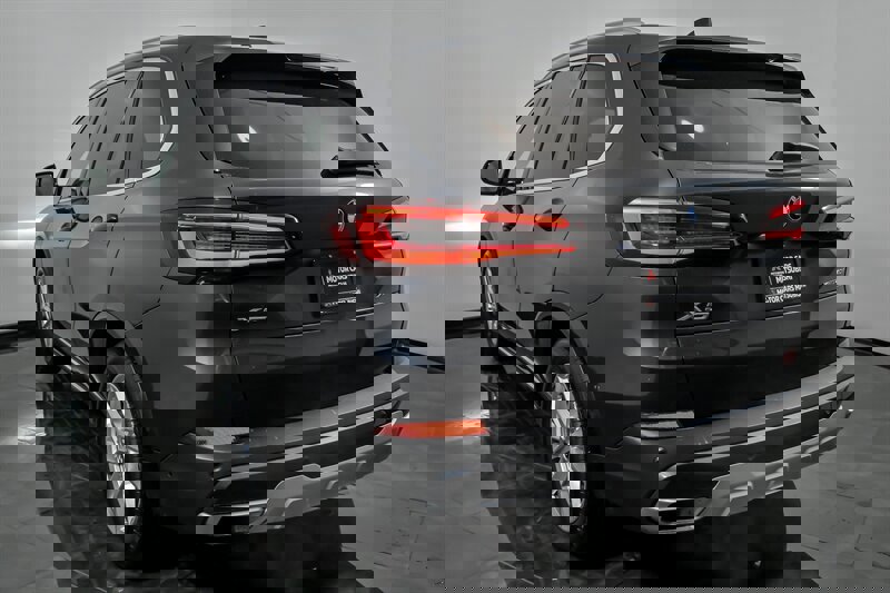 Used 2022 BMW X5 xDrive40i w/ Premium Package image 8