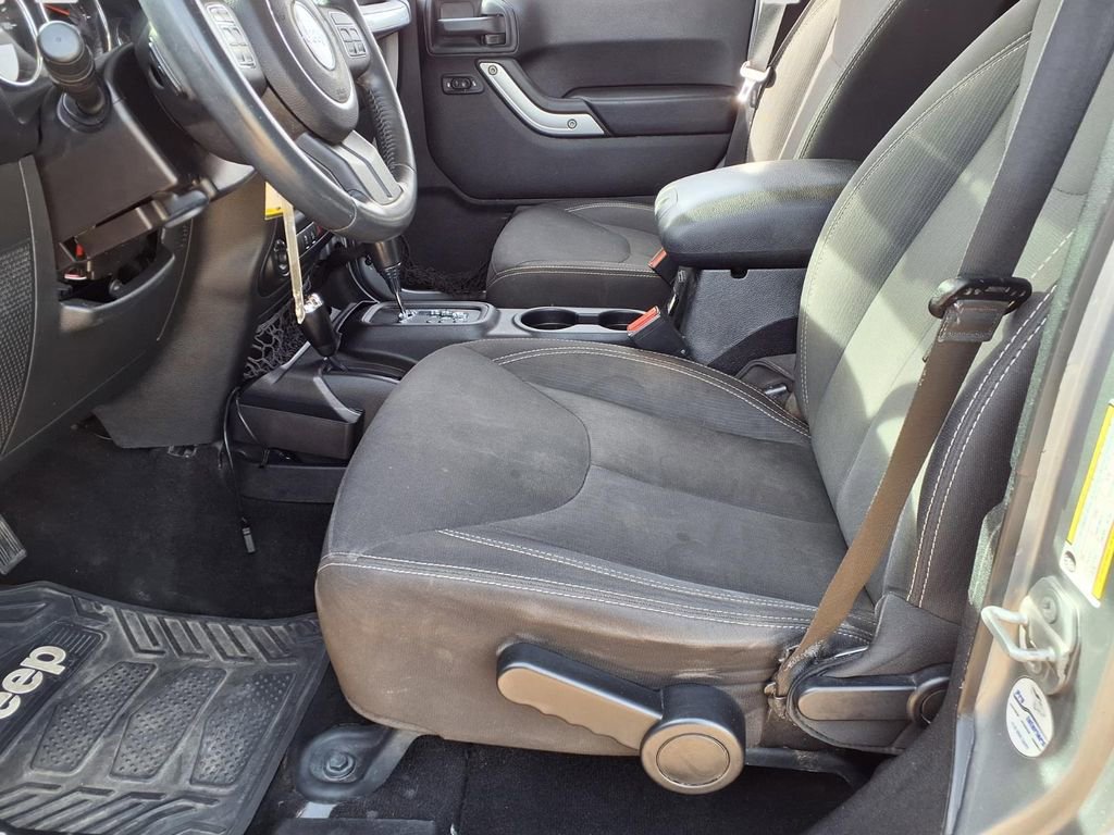 Used 2016 Jeep Wrangler Unlimited Sahara w/ Max Tow Package image 25