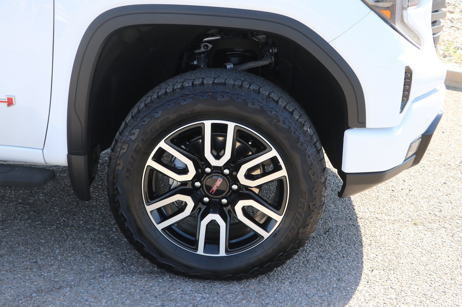 Used 2025 GMC Sierra 1500 AT4 w/ AT4 Premium Package AWD/4WD image 9
