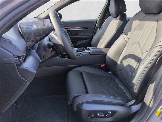 Used 2025 BMW i5 eDrive40i w/ Premium Package image 17