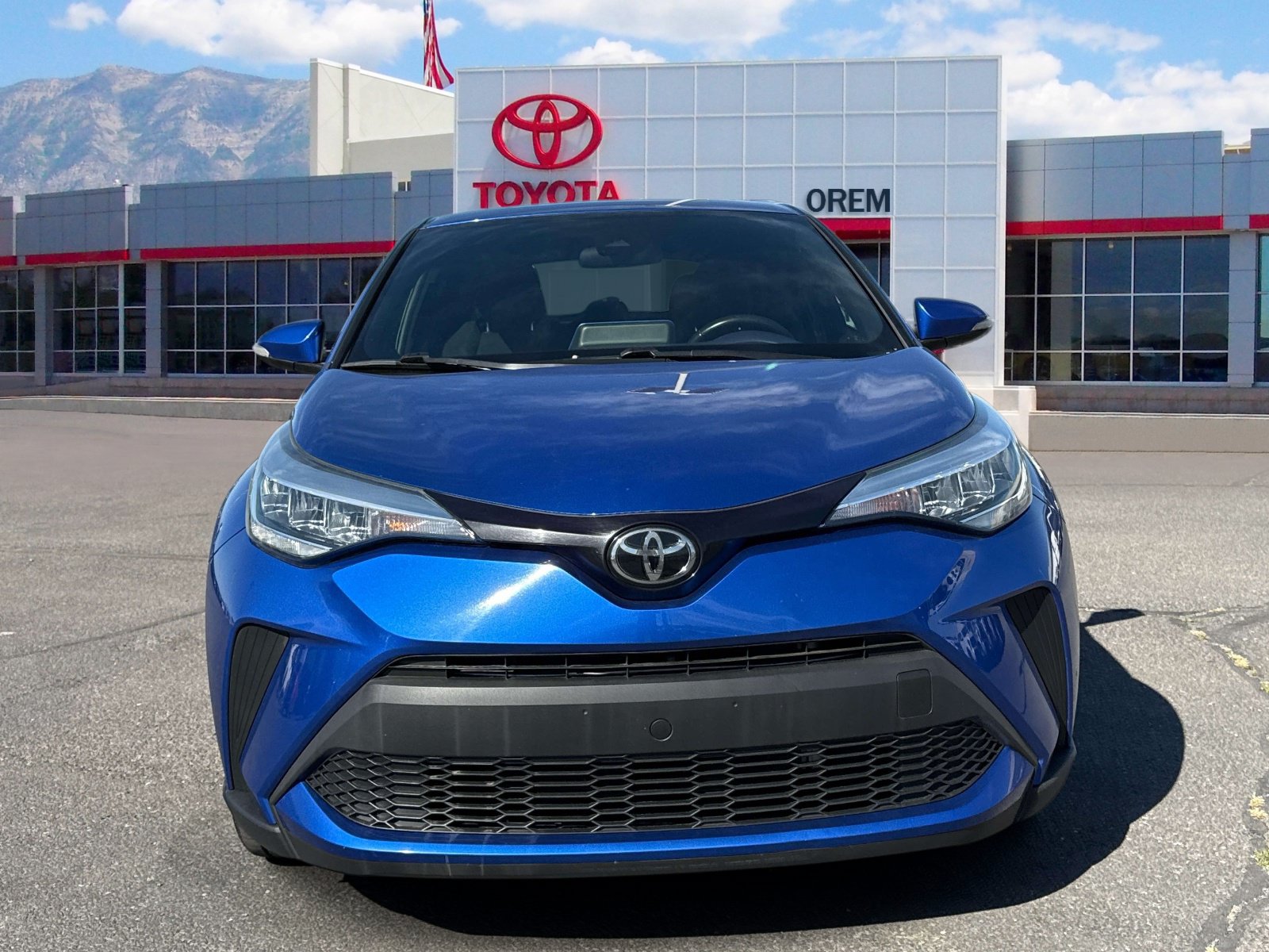 Used 2022 Toyota C-HR XLE FWD video 2