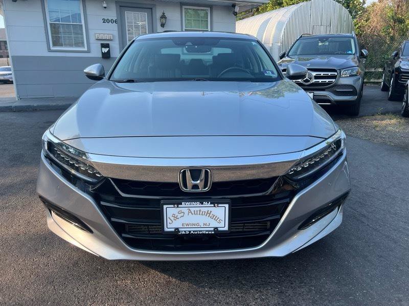 Used 2018 Honda Accord Touring image 2