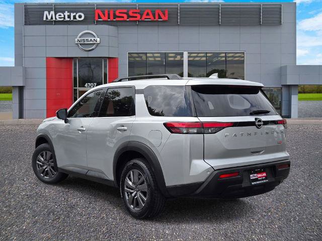 Certified 2025 Nissan Pathfinder SV FWD image 4