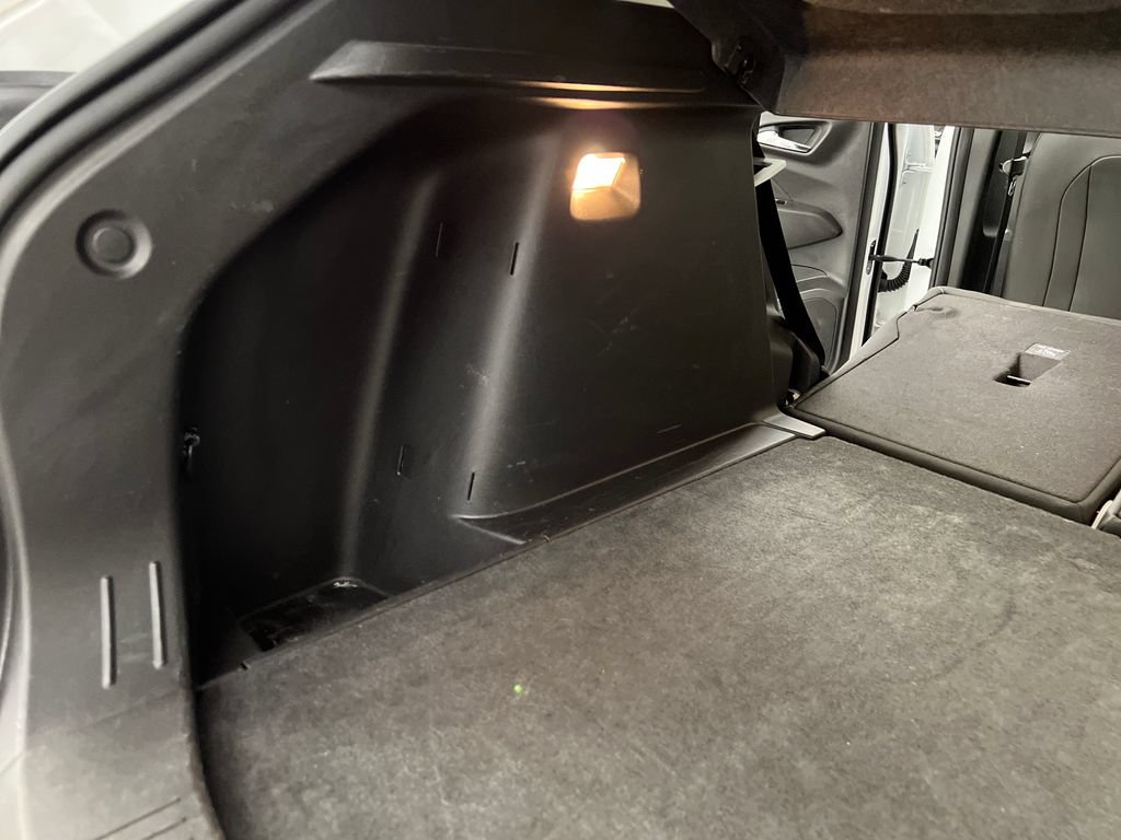 Used 2025 Chevrolet Trax LT FWD image 37