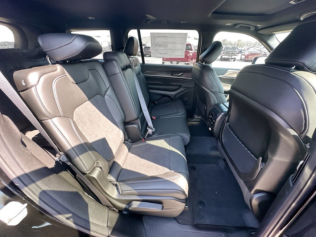 New 2026 Jeep Grand Cherokee L 4WD image 37