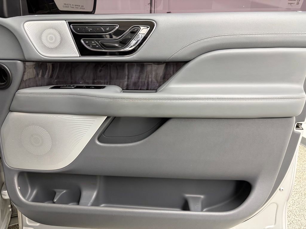 Used 2019 Lincoln Navigator Reserve image 49