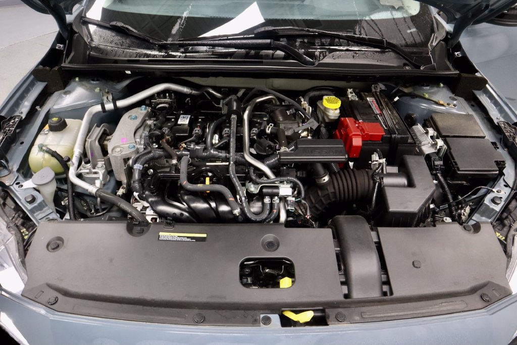 Certified 2025 Nissan Sentra SR FWD image 17