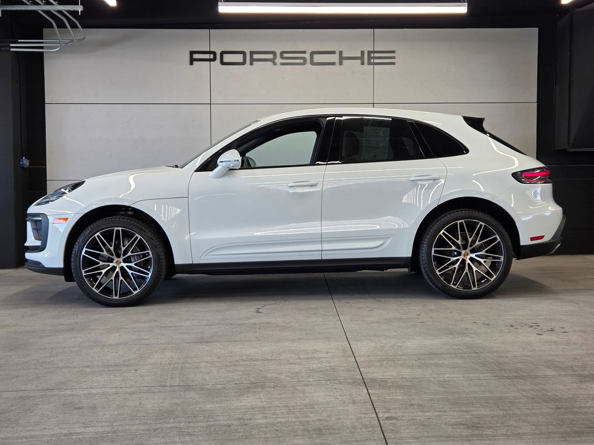 Certified 2026 Porsche Macan AWD/4WD image 2