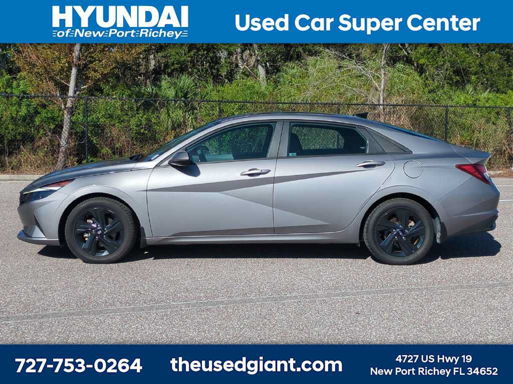 Used 2023 Hyundai Elantra SEL FWD image 2