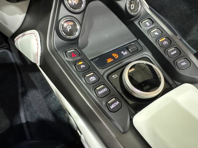 Used 2023 Aston Martin V8 Vantage Roadster RWD image 19