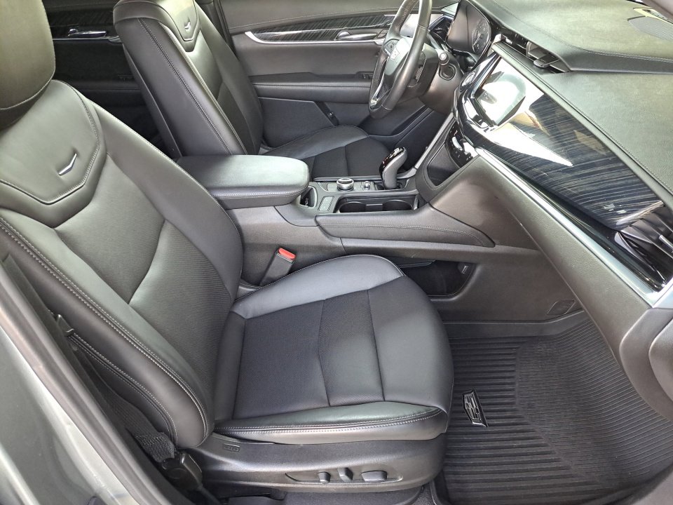Certified 2024 Cadillac XT6 Premium Luxury w/ Technology Package FWD image 15
