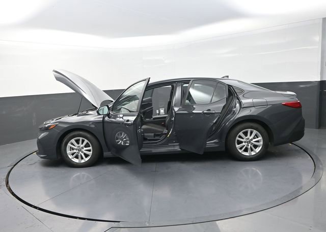 Used 2025 Toyota Camry LE image 12