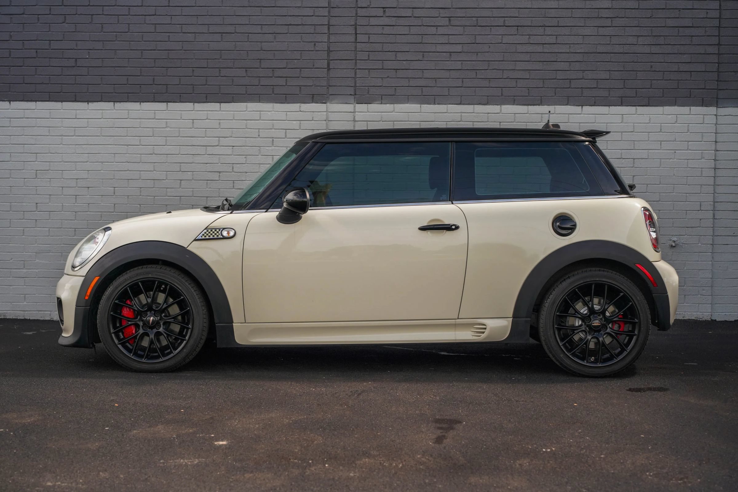 Used 2011 MINI Cooper John Cooper Works FWD image 8