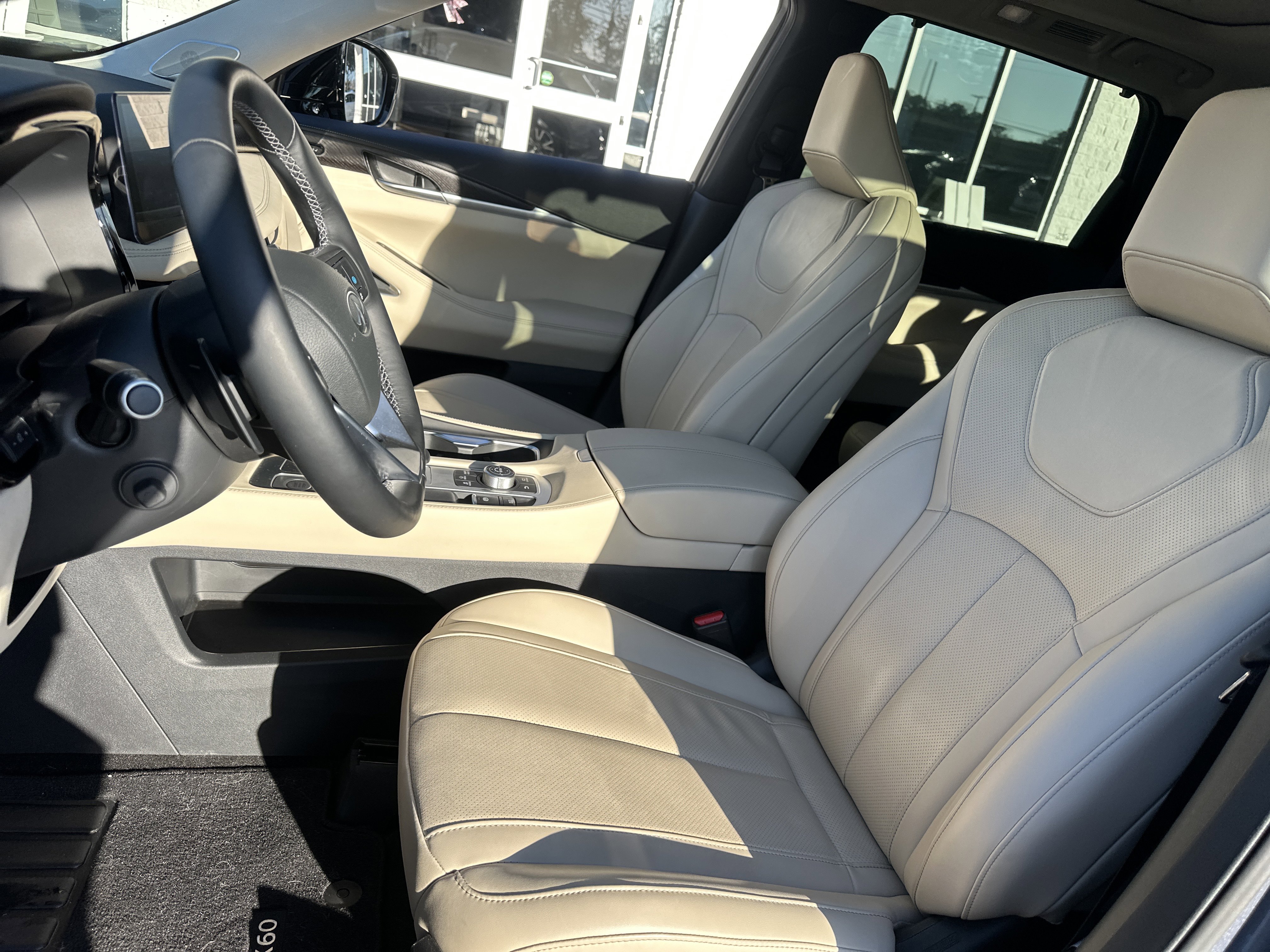 Used 2025 INFINITI QX60 Sensory w/ Vision Package image 10
