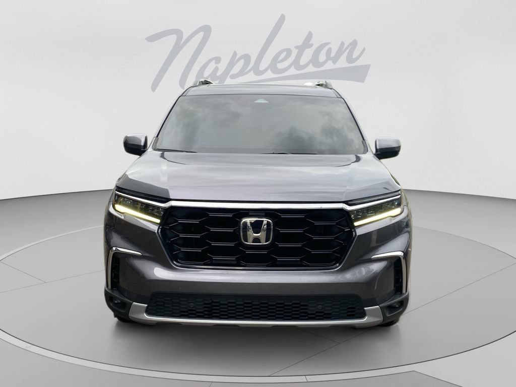 Used 2025 Honda Pilot Touring image 9