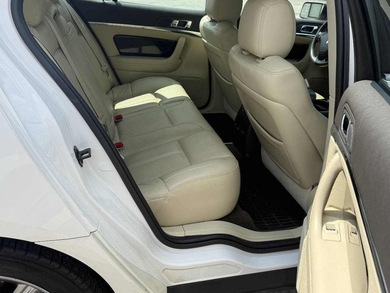 Used 2016 Lincoln MKS AWD w/ Equipment Group 101A image 34