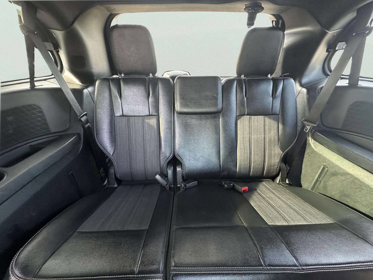 Used 2016 Chrysler Town & Country S FWD image 13