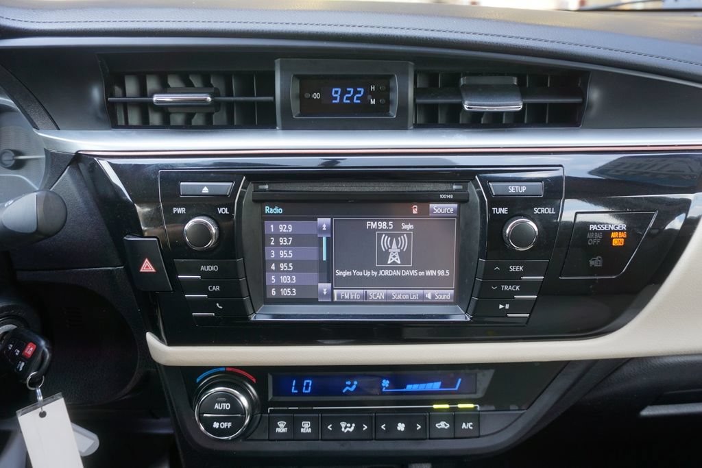 Used 2015 Toyota Corolla LE FWD image 8