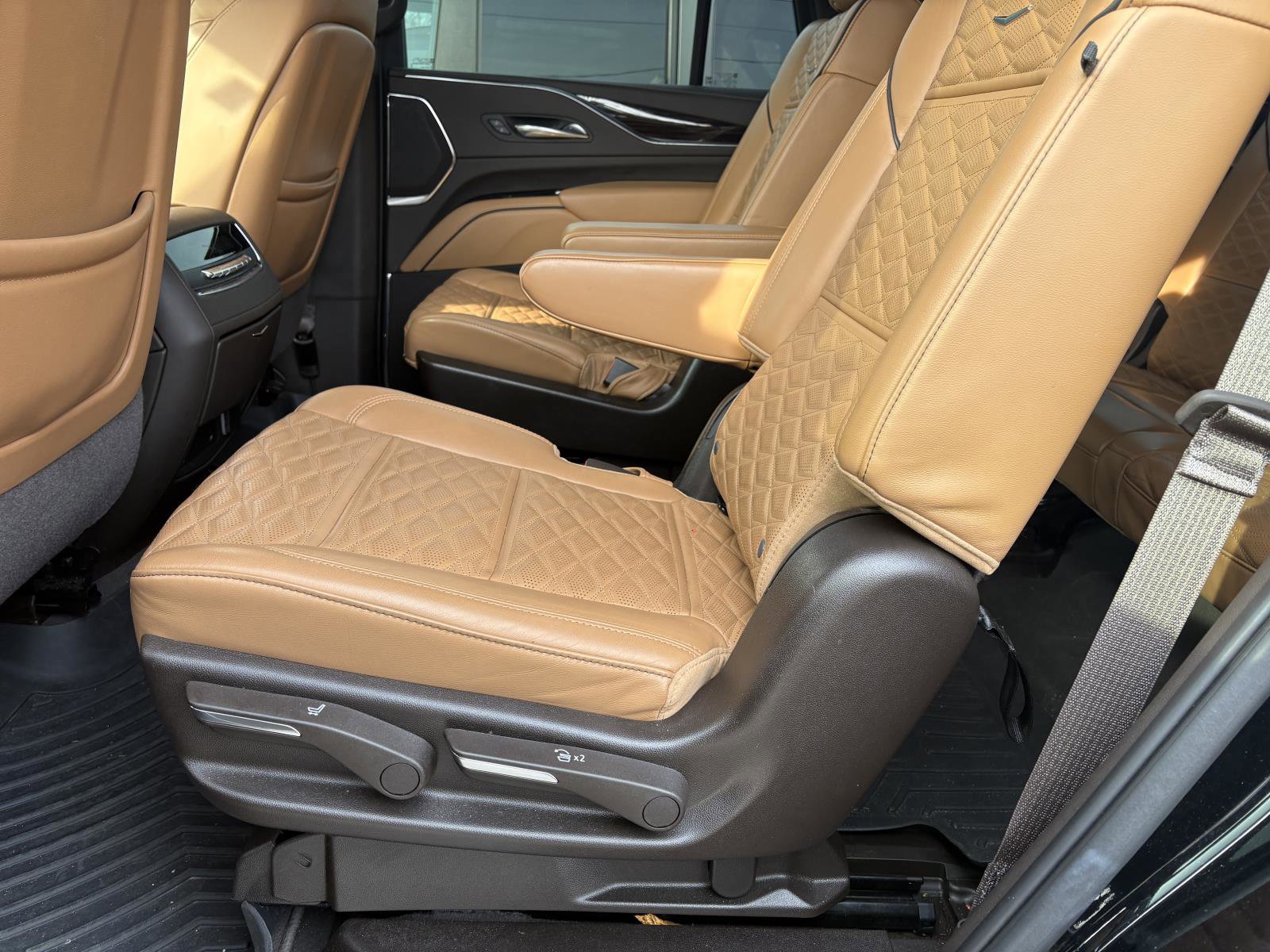 Certified 2023 Cadillac Escalade Premium Luxury image 12