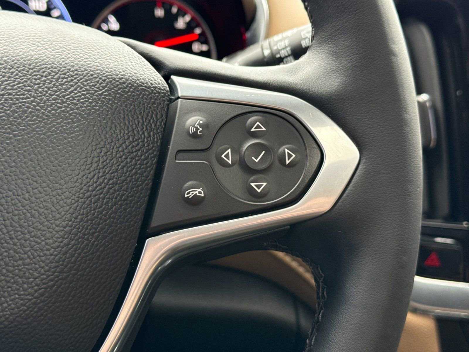 Used 2023 Chevrolet Traverse Premier w/ LPO, Floor Liner Package image 30