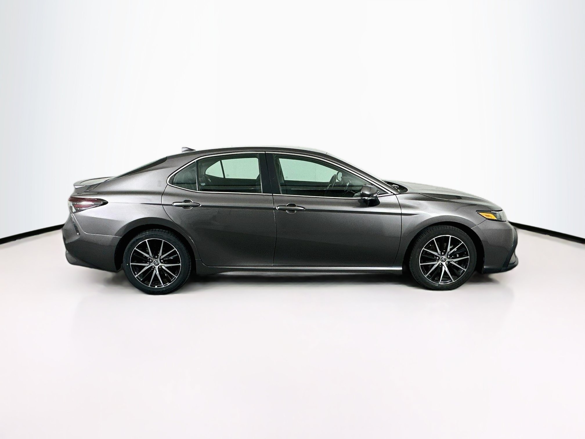 Used 2024 Toyota Camry SE FWD image 10